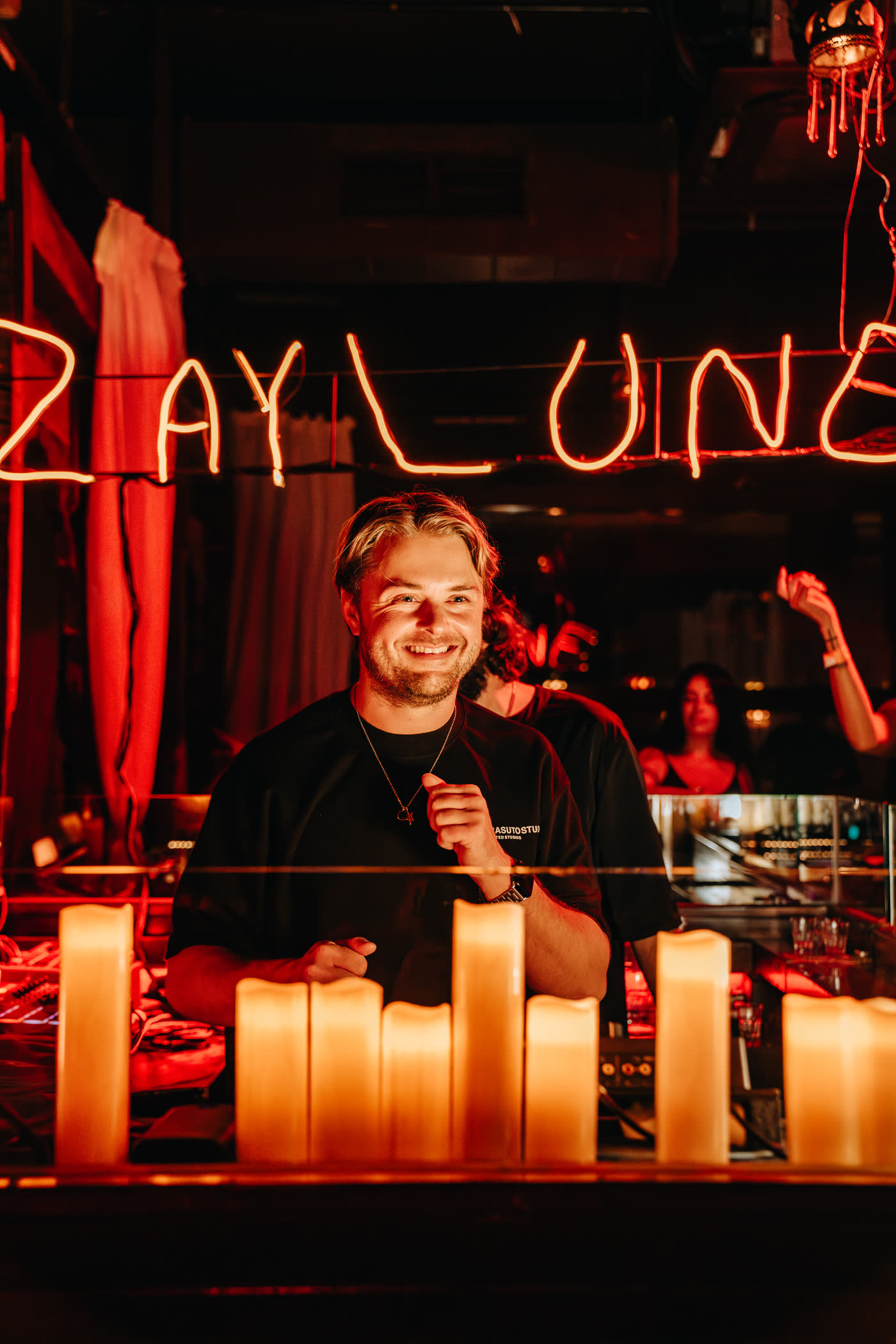 Mart Reinders smiling behind the decks